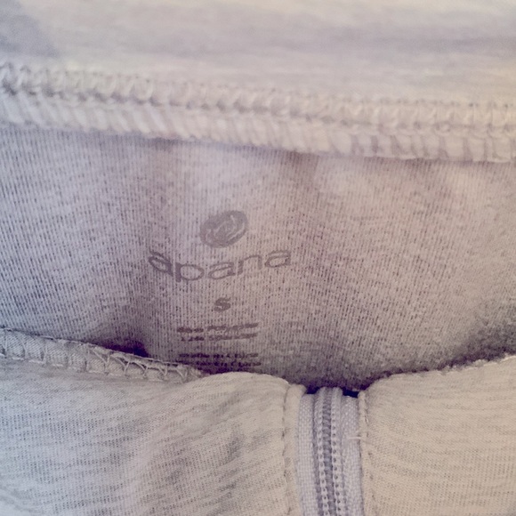 Woman’s running top - Picture 2 of 5